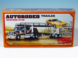 Stavebnice Monti 39 Autorodeo trailer Western star 1:48 v krabici 32x20x7,5cm - Rock David
